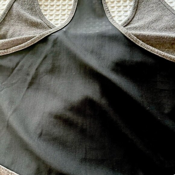 alo Yoga Athleisure Tank Top Mesh Racer Back Gray Black Front Pocket Tank *Small - Picture 5 of 11